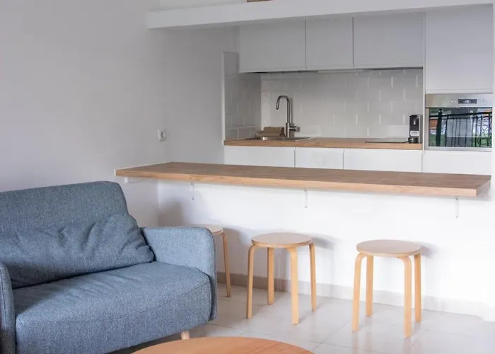 Atlantic Garden & Surf 168 *