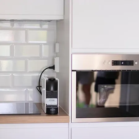 Atlantic Garden & Surf 168 *