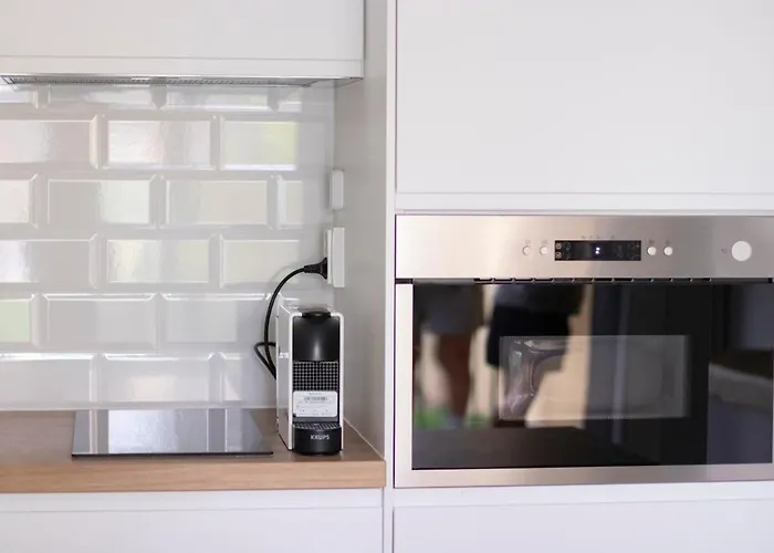 Atlantic Garden & Surf 168 *